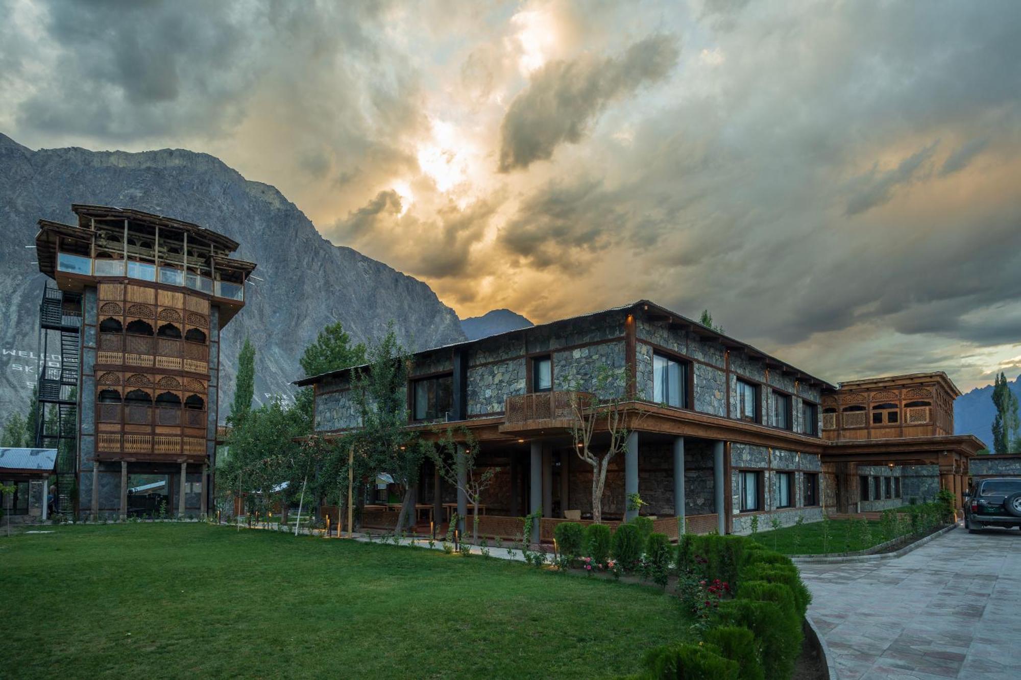 Pc Legacy Skardu Hotel Exterior foto